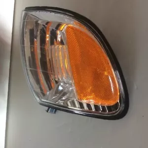 MARKER LAMP RH '00-'04 TOYOTA TUNDRA - Picture 1 of 2