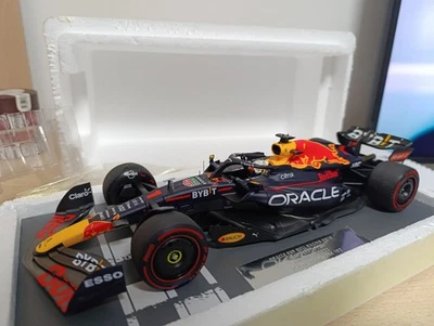 F1 Minichamps  Max Verstappen Red Bull RB18 Italian 2022 Winner Arm Raised 1/18 - Immagine 1 di 4