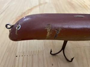 Esca da pesca a muschio in legno vintage 3 ganci alti 10"" occhi verniciati marroni e gialli - Foto 1 di 24