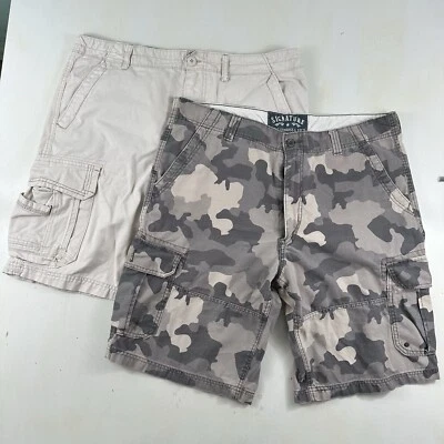 Lot of 2 Mens Levi’s Camo Cargo Shorts 40 Unionbay Beige Skater Grunge Y2K - Image 1 of 4