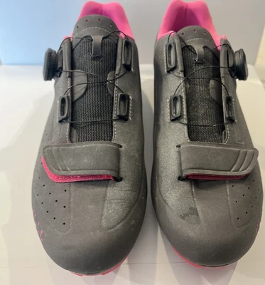 Zapatos de ciclismo de carretera Fizik BOA R5 para mujer, gris y rosa talla 8,5 Foto 1 de 4