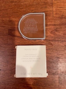 Mary Kay Day Radiance Cream Foundation - 0.5 Rich Bronze 835600 NIB NOS - Picture 1 of 5
