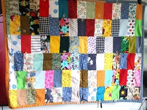 Vintage handgefertigte gesteppte Babydecke, Krippe, bunt, Kindermotiv, DEFEKT - Bild 1 von 10