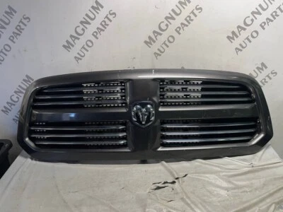 Dodge Ram 1500 2013-2018 Platinum cromo parrilla delantera OEM gris Foto 1 de 4