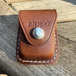 Zippo Tasche aus Leder Braun mit Schlaufe und Druckknopf #SKU10204 - Bild 1 von 4