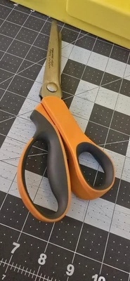 Fiskars Soft Grip 9.5" PINKING SHEARS Stainless Steel Blades Orange & Grey - Image 1 of 4