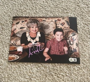 ANNIE POTTS autografato firmato 8x10 GIOVANE SHELDON BAS BECKETT D - Foto 1 di 1