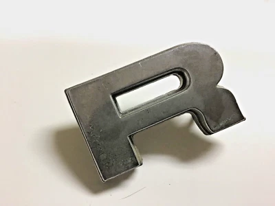 Porta traseira Ford Bronco 1970 letra R emblema D9TB-1316577 C-A - Imagem 1 de 4