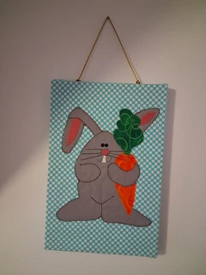 Hecho a mano SUNNY BUNNY acolchado para colgar para niños, aguamarina/gris/naranja listo para colgar Foto 1 de 3