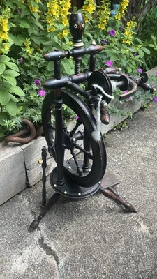 Antique inlaid Spinning Wheel 19th Century Ebonised castle style wheel - Image 1 of 4