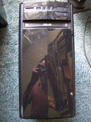 ASUS Ryzen 3 8gb RAM 2 TB HD - Bild 1 von 4