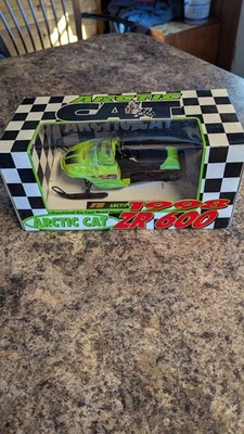 1998 Limited Edition Die Cast Arctic Cat ZR 600 1:18 Scale NIB - Image 1 of 4