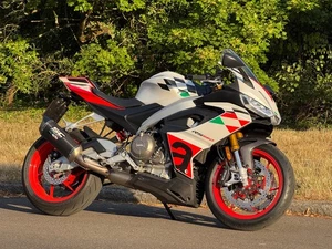 APRILIA RS 660 EXTREMA Sondermodell inkl. MIA Navi USB Restgarantie EZ 11.2024 - Bild 1 von 14