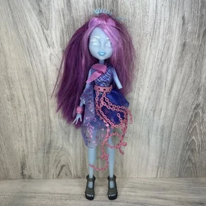 Monster High Haunted Student Spirits Kiyomi Haunterly bambola mancante mano - Foto 1 di 5