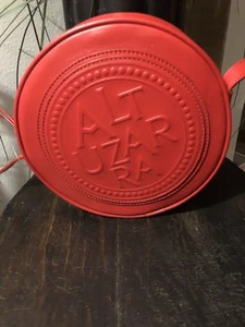 NEU U PICK ALTUZARRA MEDAILLON MÜNZE LOGO KLEINE CROSSBODY TASCHE MIT GOLDENEM REISSVERSCHLUSS - Bild 1 von 7