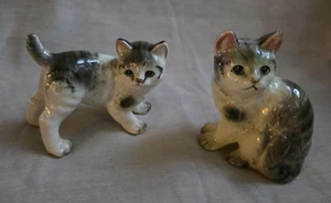 Vintage Paar Katzen Kätzchen Figuren hockend grau Keramik glänzend Tabby unbeschriftet - Bild 1 von 10