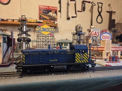 Lionel Postwar 633 ATSF NW2 Diesel Loco Switcher, C-7 Serviced & Ready ! - Image 1 of 4
