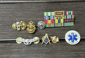 Lotto di 8 spille da bavero militari e massoniche spilla club santuari, spilla EMT - Foto 1 di 4