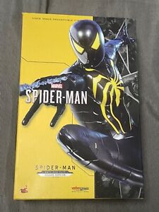 Hot Toys VGM45 1/6 Scale Deluxe Spider-Man Action Figure