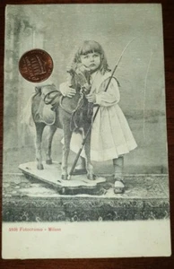 Cartolina originale d epoca gioco cavallo a dondolo bambina frustino - Foto 1 di 2