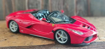 1:24 BURAGO Ferrari Laferrari Aperta Spider 2016 Red Rossa - Immagine 1 di 4