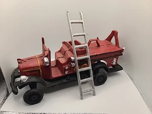 Vintage Iconic Iron 10" Fire Truck w/ Detachable Ladder 4.6 Pounds - Picture 1 of 5