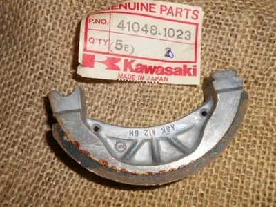Zapata de freno delantera Kawasaki 1983 KX80 1984-1987 KDX80 41048-1023 NUEVA DE STOCK Foto 1 de 4
