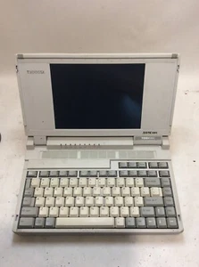 VINTAGE Toshiba T2000SX 386SX Laptop UNTESTED -PP - Picture 1 of 7