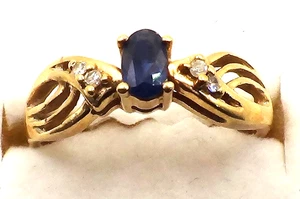 HERMOSO ANILLO SÓLIDO ORO AMARILLO 14K ZAFIRO Y 4 DIAMANTES TALLA 6.25 - Imagen 1 de 8