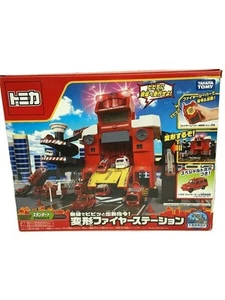 TAKARA TOMY is popular among boys boy's TOMICA transformation fire Preowned - Picture 1 of 3