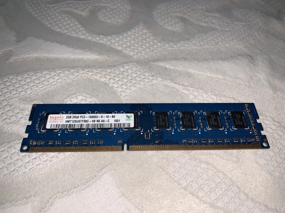(TAL CUAL) Broken Hynix 2 GB PC3-10600U DDR3 módulo RAM de escritorio Foto 1 de 4