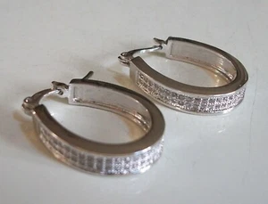 Pendiente elegante/inforual de moda con acabado plateado piedra pavé para mujer u hombre  - Imagen 1 de 6