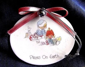 Precious Moments 222127 Porcelain Oval Ornament - PIECES ON EARTH -1989 unused - Bild 1 von 12