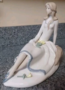 Vintage Porzellanfigur "Teresa The Tulip Maiden" von Fulgencio Garcia Lopez - Bild 1 von 12