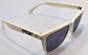 Oakley Frogskins Vintage Matte White w/ Grey Lens Japan Mint - Picture 1 of 7