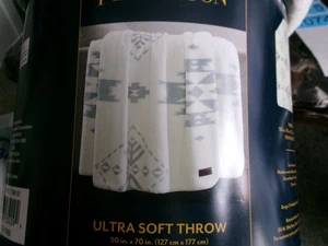 New Pendelton Throw Blanket Pale Blue /White # 1076 - Picture 1 of 3