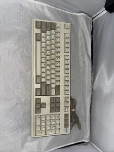 Vintage IBM Model M2 PS/2 Keyboard 1395300 — TESTED - Picture 1 of 8