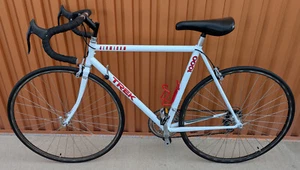 Vintage Trek 1000 T6/6061 Aluminum Road Bike 700c - White/Red Bicycle - Picture 1 of 23