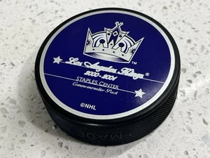 2000-2001 Los Angeles Kings NHL Staples Center Commemorative Puck. - Bild 1 von 10