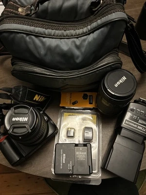 Nikon D3000 Camera Kit - Image 1 of 4