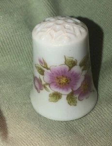 Jaeger Bavaria Germany Pink Winter Flowers Snowflake Porcelain Thimble Vintage - Picture 1 of 4