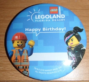 Legoland Florida Resort ¡Feliz cumpleaños! Pin botón nombre LEGO 3" - Imagen 1 de 2