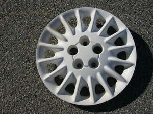 One 1997 Chrysler Concorde New Yorker 16 inch bolt on hubcap wheel cover white - Picture 1 of 18
