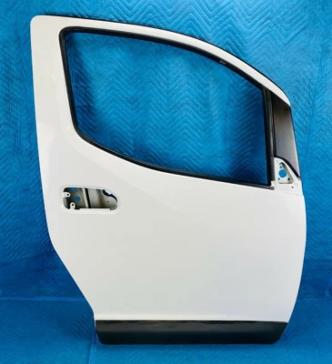 Carcasa de puerta de pasajero delantero Nissan NV200 SV con moldura blanca: QM1 2015-2018 OEM Foto 1 de 4