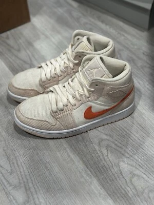 Veludo médio tamanho 8,5 - Air Jordan 1 SE com - Imagem 1 de 4