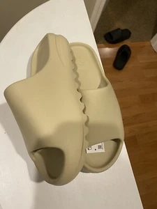 Nuevo Yeezy Slides hueso talla 13 - Imagen 1 de 5