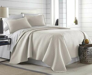 Checked Quilts Below 150 Grams per 