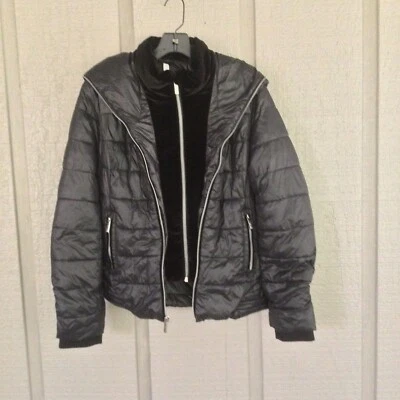 Jaqueta acolchoada Marc New York feminina com capuz tamanho M detalhe de inserção de babador de veludo zíper completo - Imagem 1 de 4