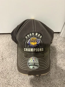 Los Angeles LA Lakers 2009 NBA Championship Kobe Bryant Locker Room Flex Mütze Cap - Bild 1 von 4