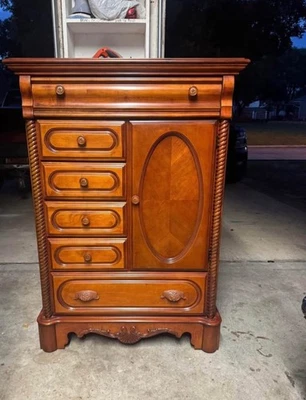 Lexington Victoriano Sampler Mueble Puerta Cómoda Foto 1 de 4